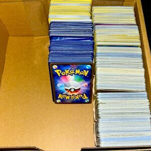1000 Pokémon Card Lot